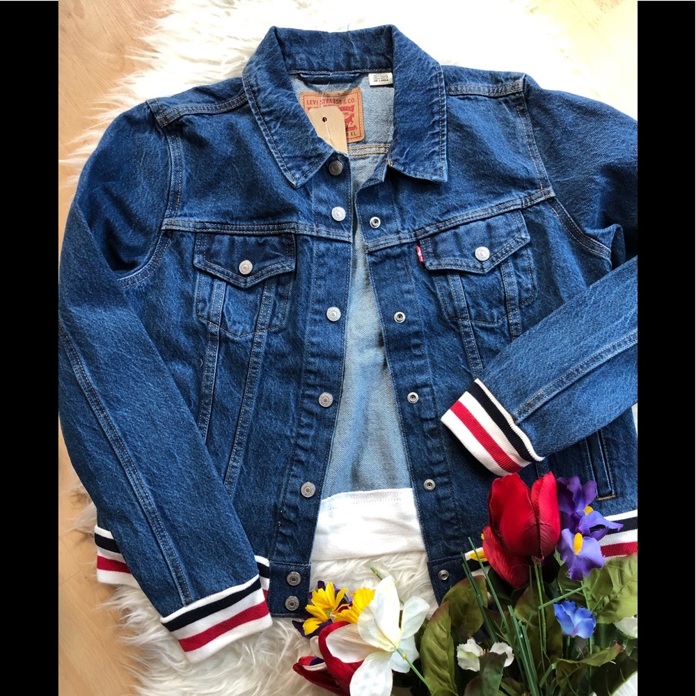 🌺NWT CUTE DENIM JACKET🌺 - Picture 3 of 9